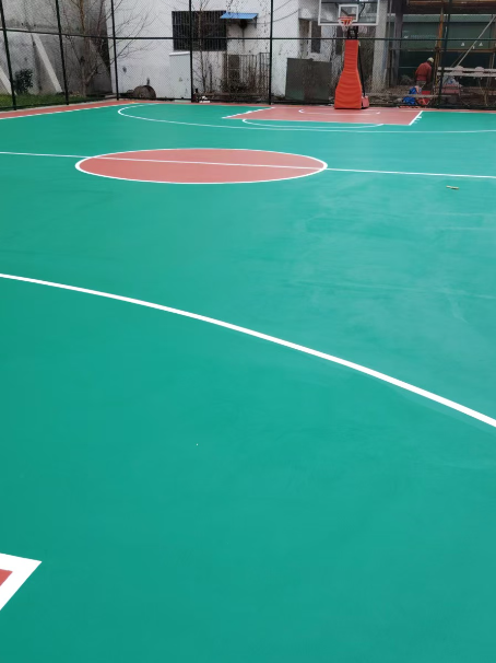 克拉玛依 球场长期使用易出现地面开裂